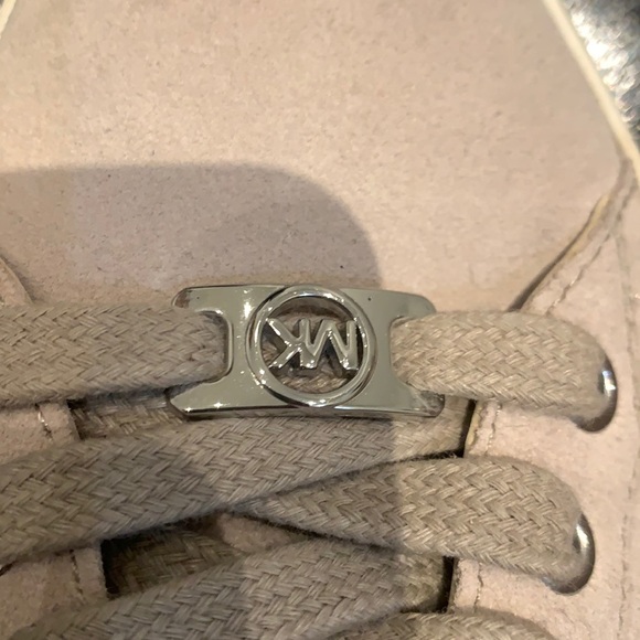 Authentic Michael Kors, genuine suede sneakers. Size 8. stone/tan/cream colour. - Picture 2 of 5
